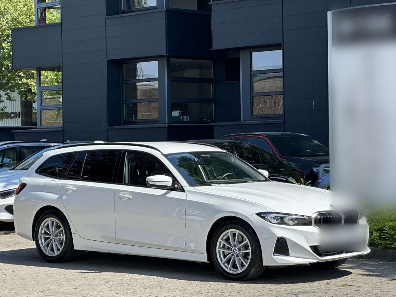 BMW-320-e Touring xDrive Aut. Curved Display DAB