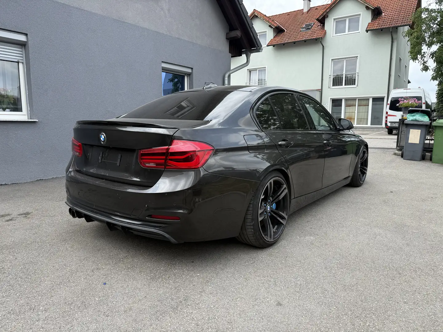 BMW 330 330e PHEV Luxury Line Aut. Braun - 2