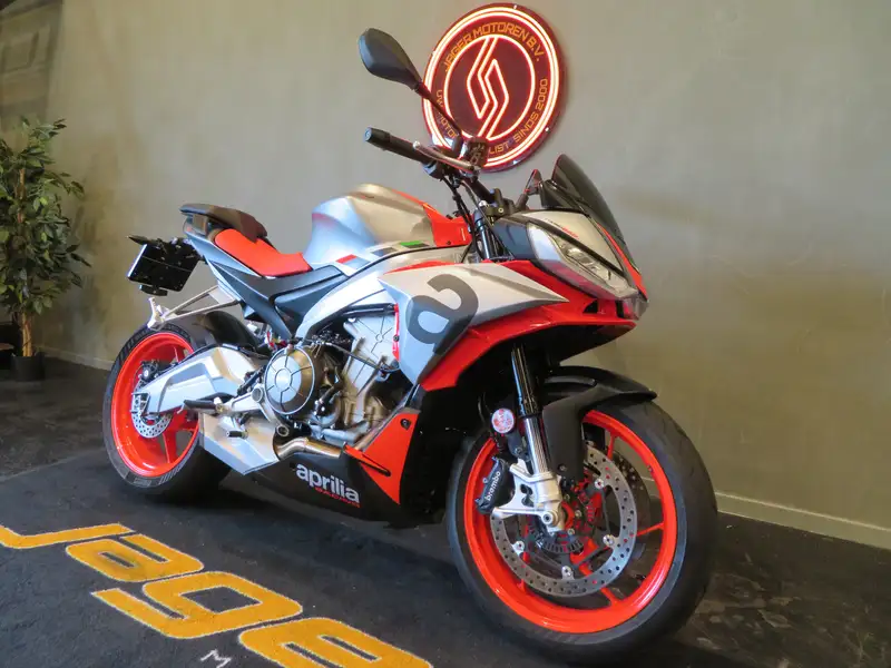 Aprilia Tuono - foto 2