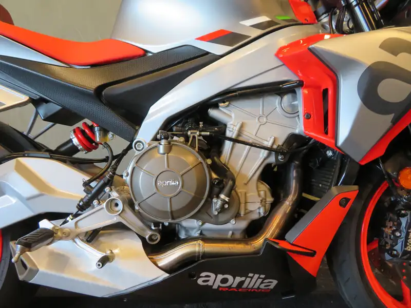 Aprilia Tuono - foto 7
