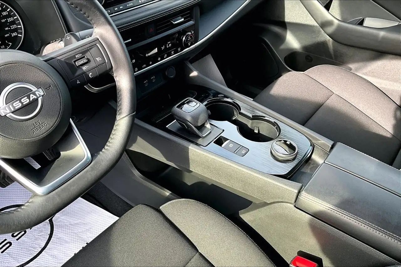 Nissan Rogue снимка Nissan Rogue