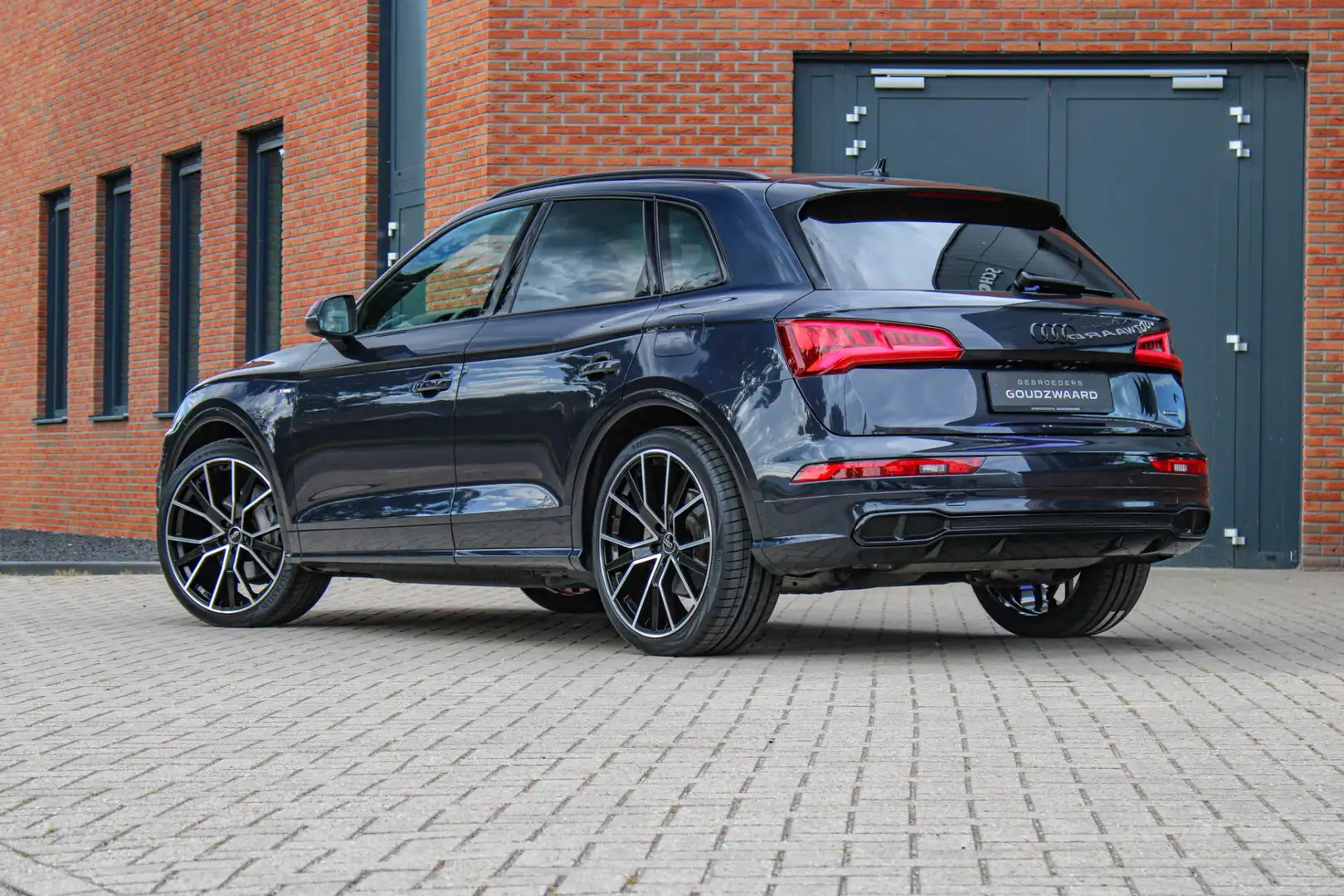 Audi Q5 55 TFSI e quattro Competition | Pano | Luchtvering Blauw - 2