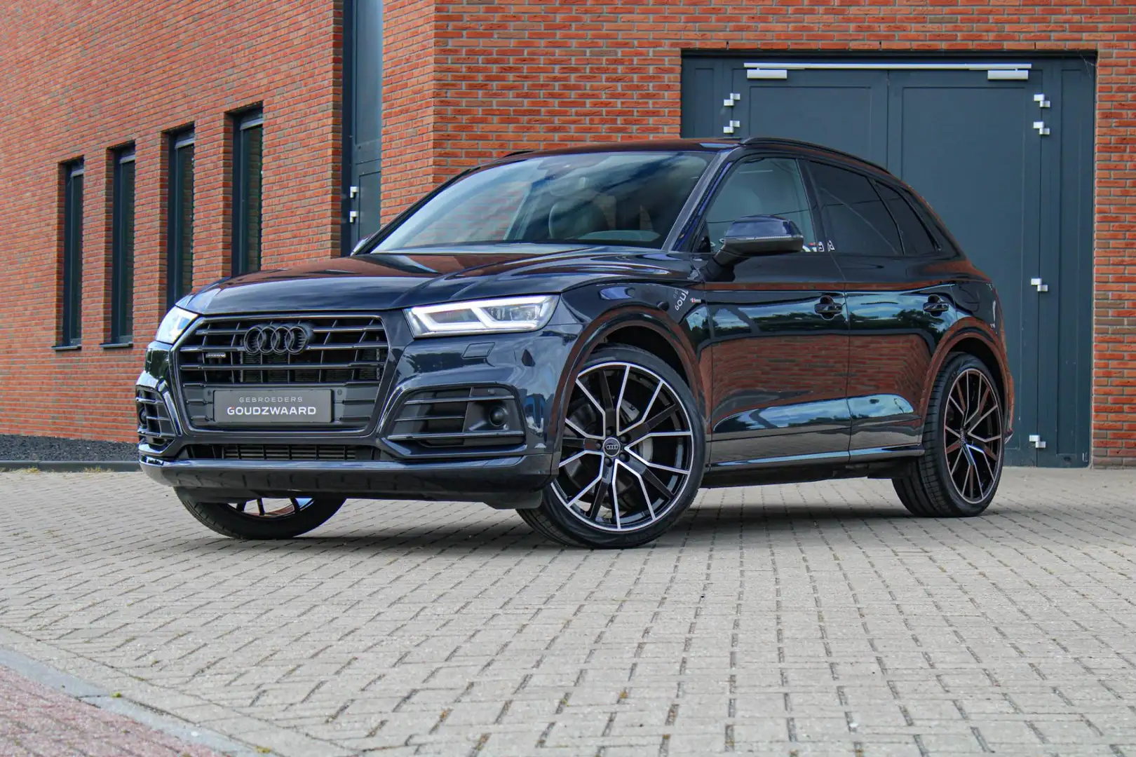 Audi Q5 55 TFSI e quattro Competition | Pano | Luchtvering Blauw - 1