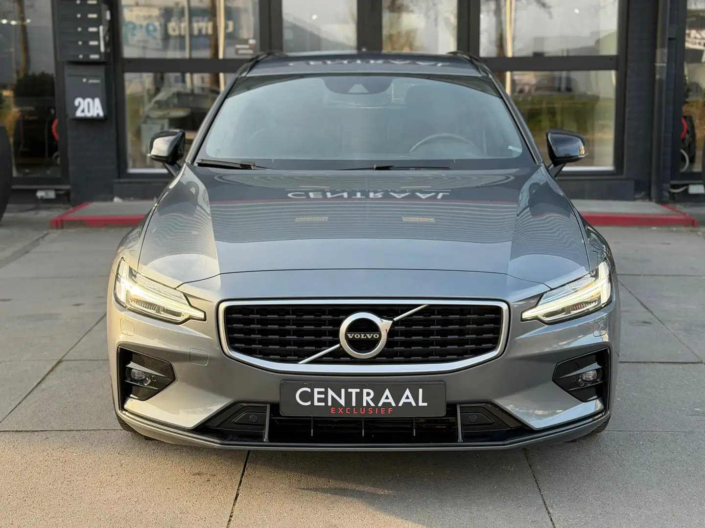 Volvo V60 2.0 T4 R-Design 190PK|Leder|Memory|Carplay|NL-Auto Gris - 2