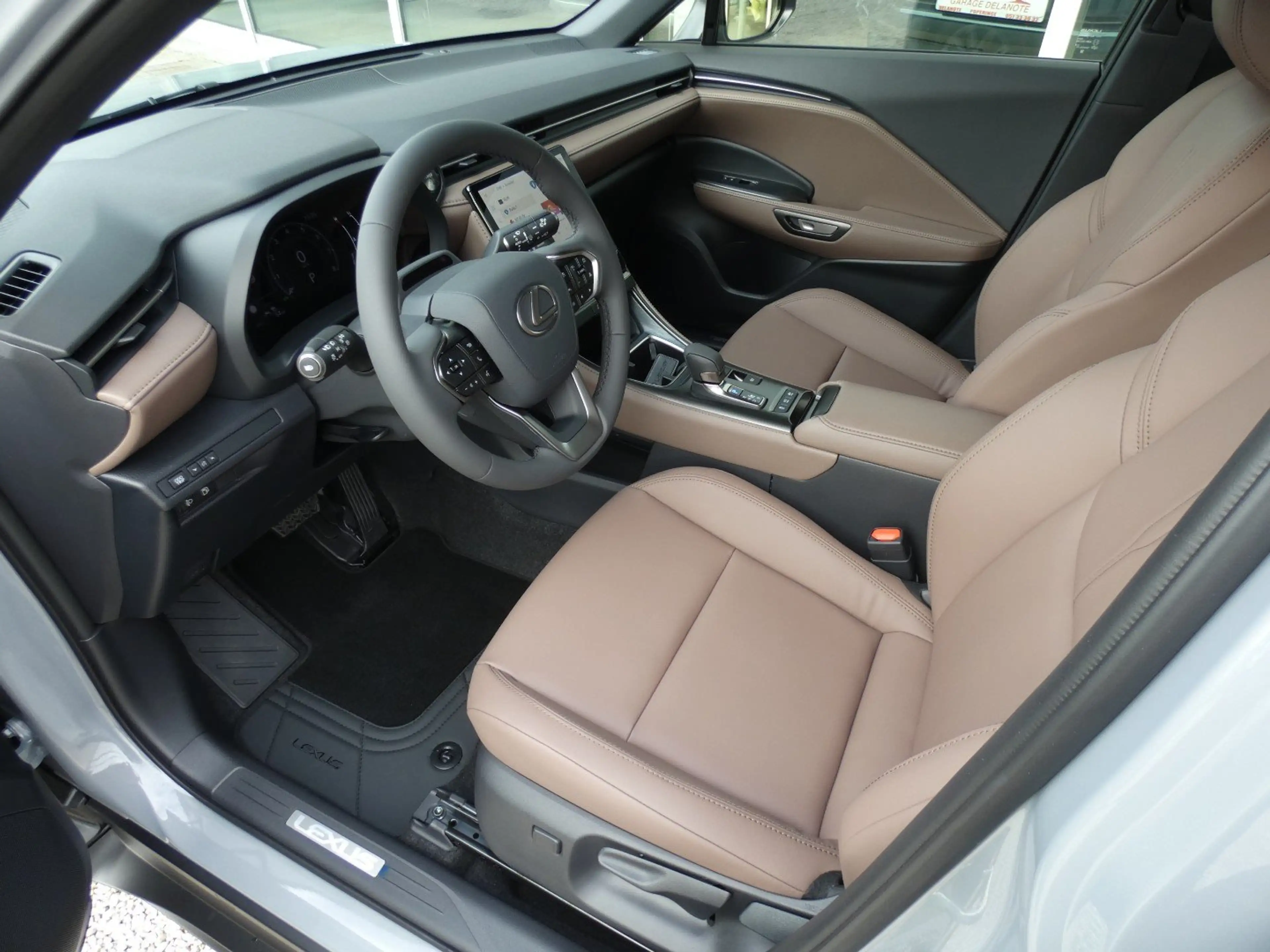 Lexus LBX Hybrid Elegant +LEDER +Zetelverwarming +Dodehoek — photo 11