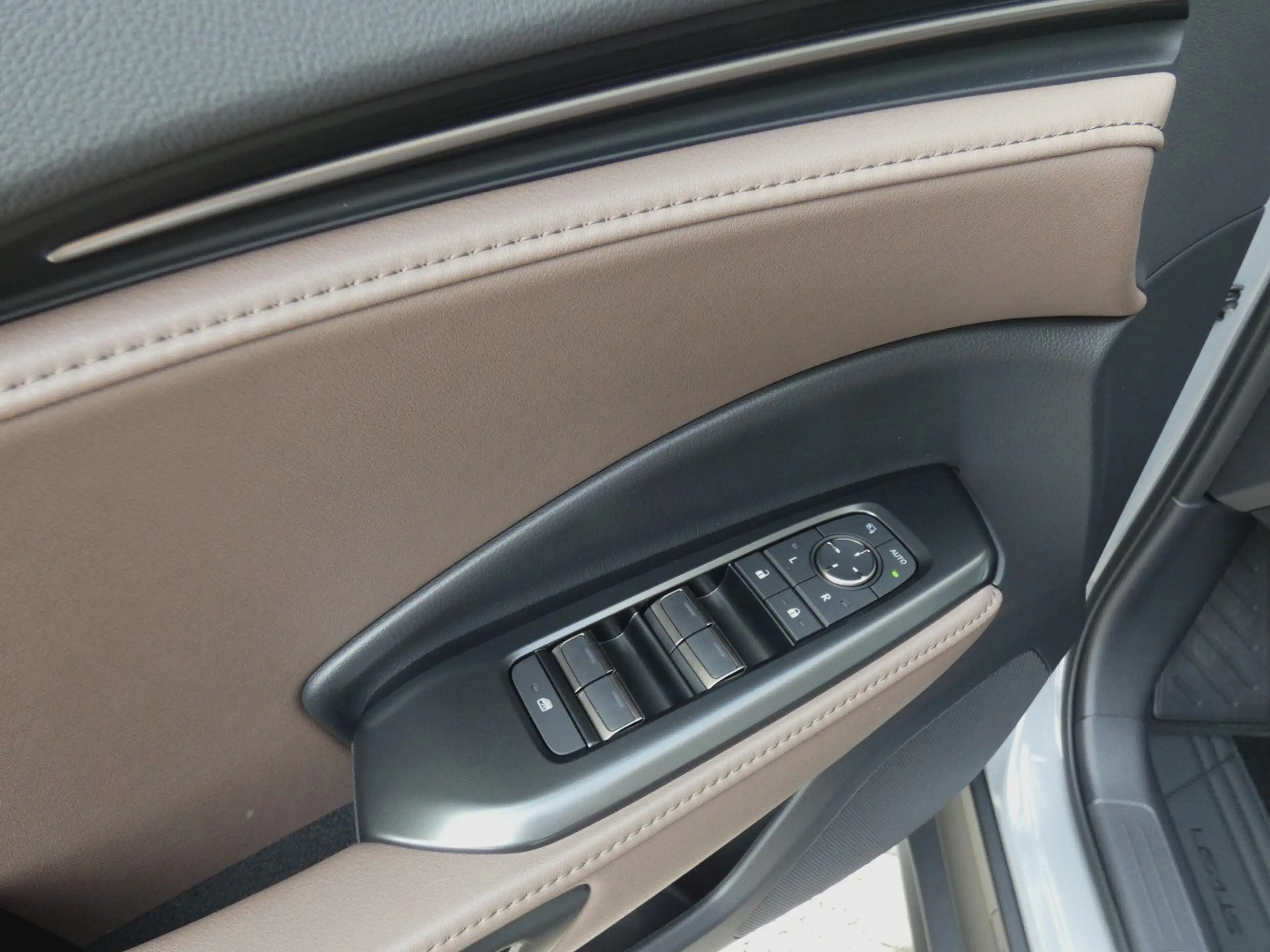 Lexus LBX Hybrid Elegant +LEDER +Zetelverwarming +Dodehoek — photo 9