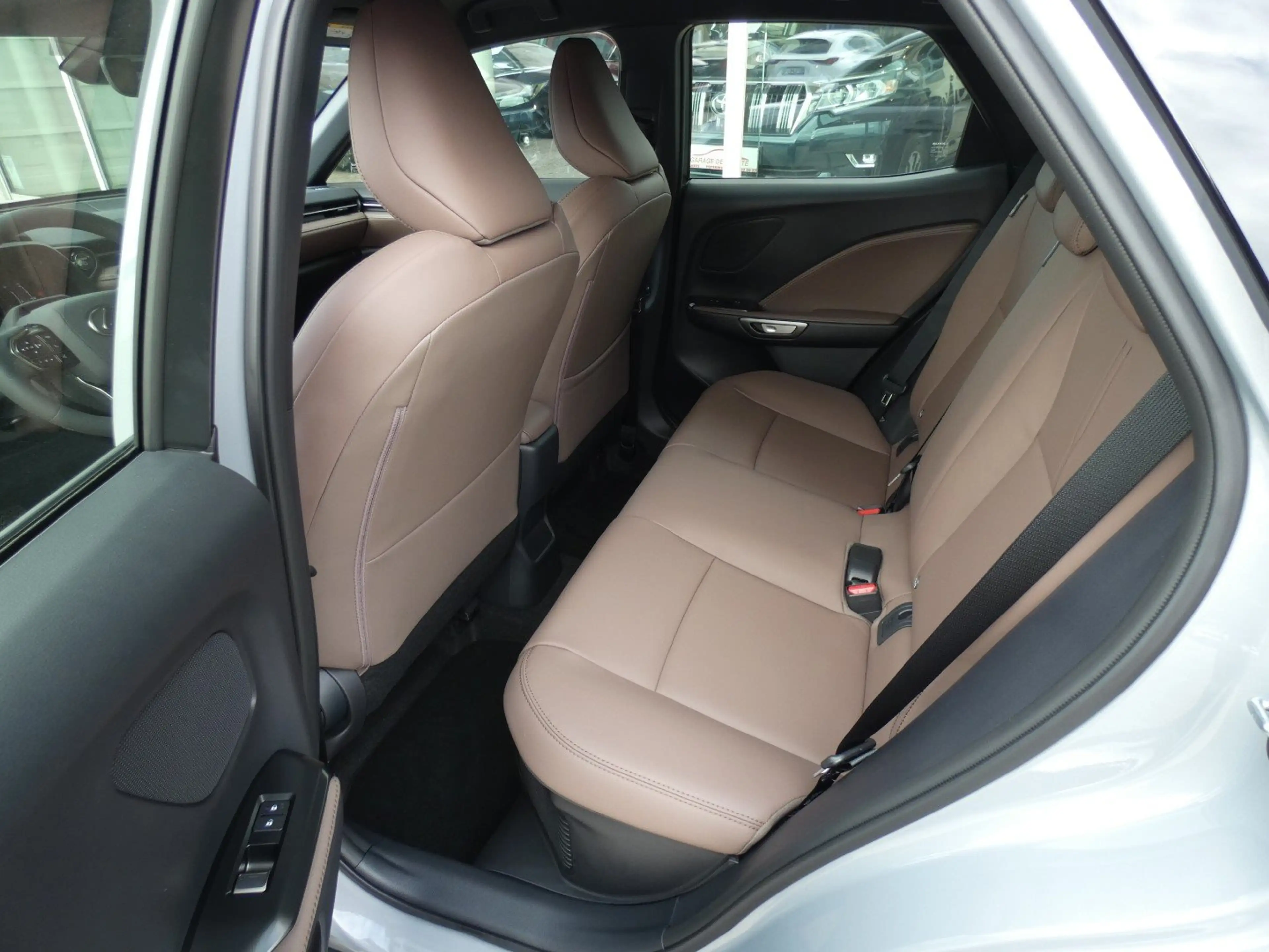Lexus LBX Hybrid Elegant +LEDER +Zetelverwarming +Dodehoek — photo 12