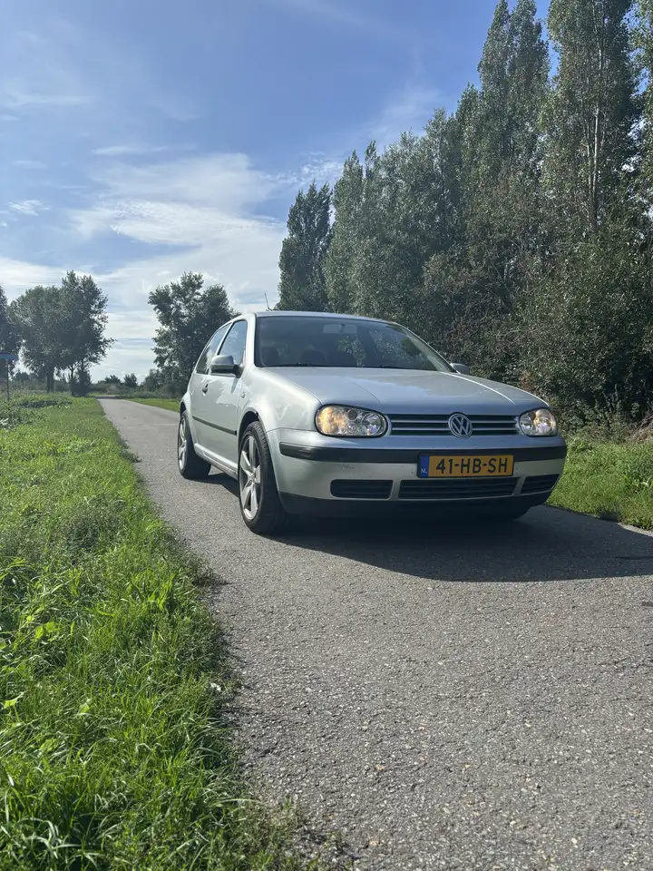 Volkswagen Golf 1.6-16V Trendline, foto 3