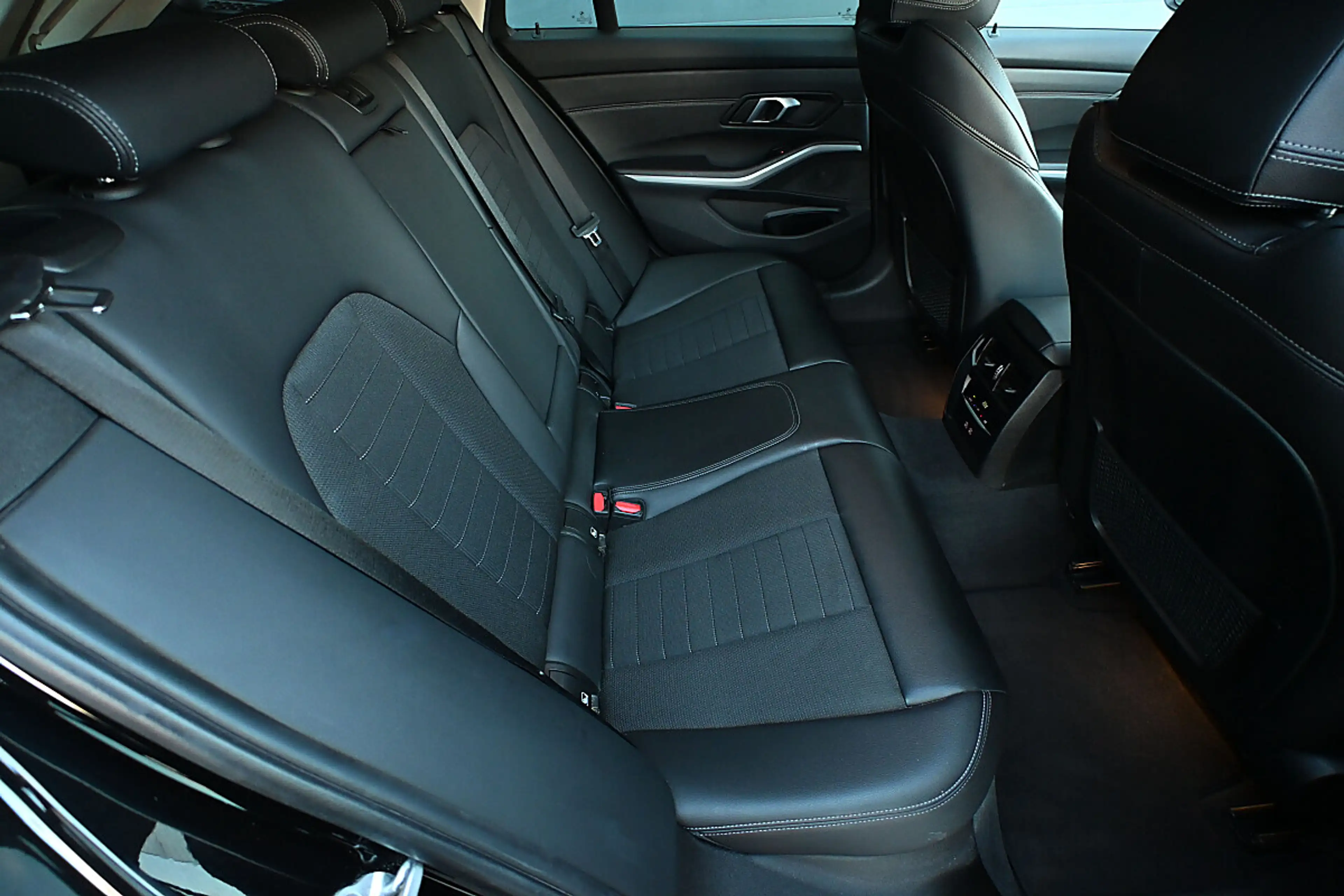 BMW 318 d 48 V Touring Aut. ACC, Sportsitze, DrivingAss... — photo 10