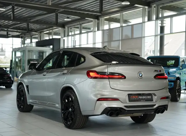 BMW X4 M view 10