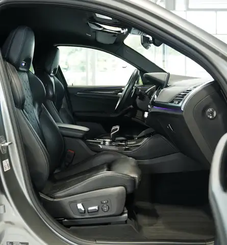 BMW X4 M view 15