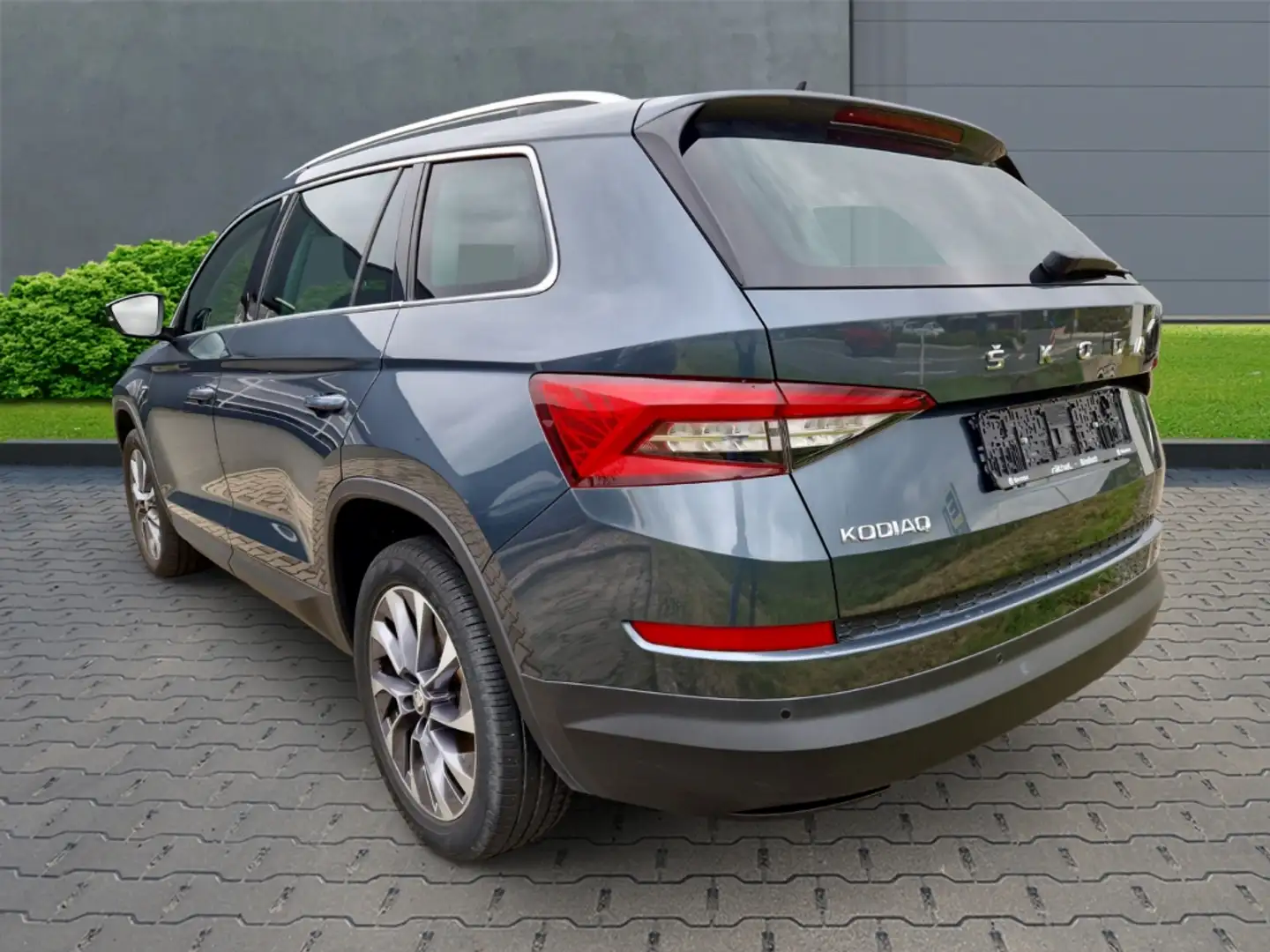 Skoda Kodiaq Drive 125 2.0 TDI DSG EU6d-T StandHZG AHK Navi Di Grau - 2