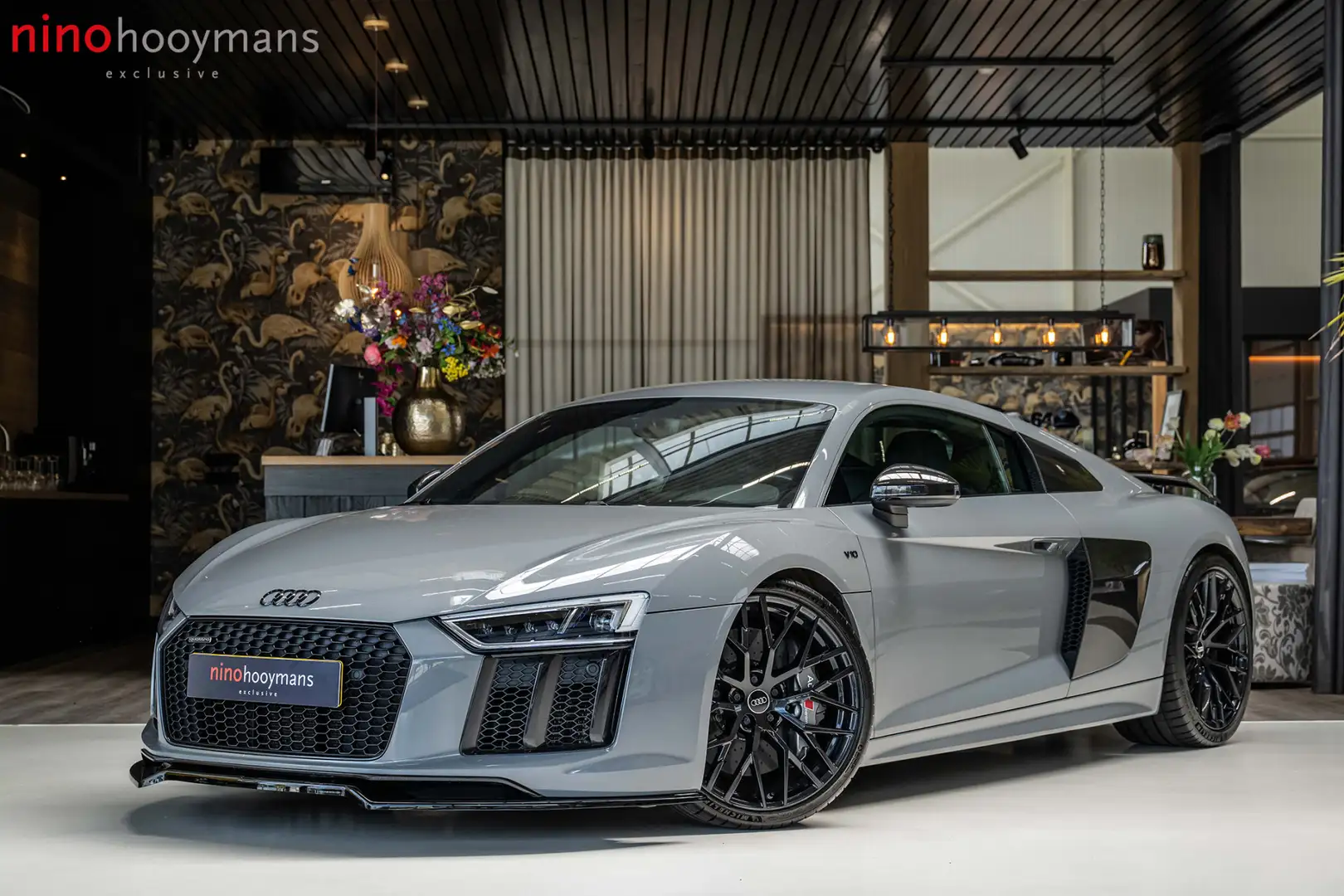 Audi R8 5.2 FSI V10 quattro Plus | Carbon in-Exterieur | B Grijs - 1