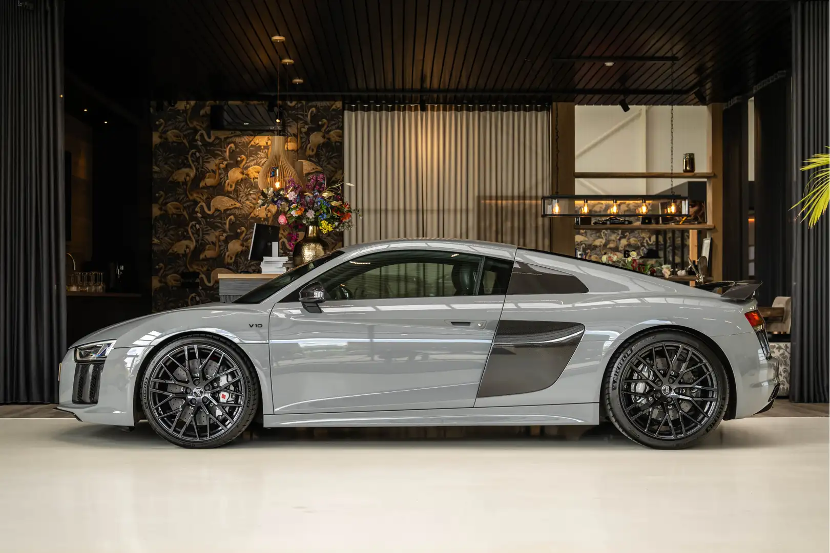 Audi R8 5.2 FSI V10 quattro Plus | Carbon in-Exterieur | B Grau - 2
