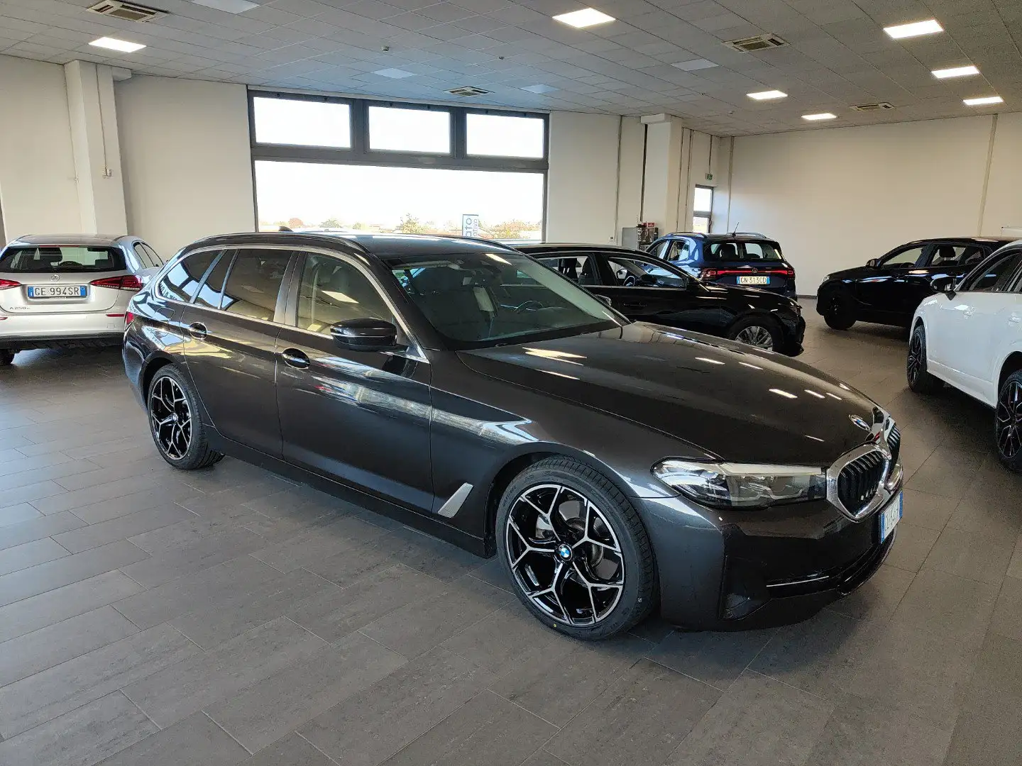 BMW 520 d 48V Touring Auto Navi Pelle Fari LED Cerchi19 Grigio - 2