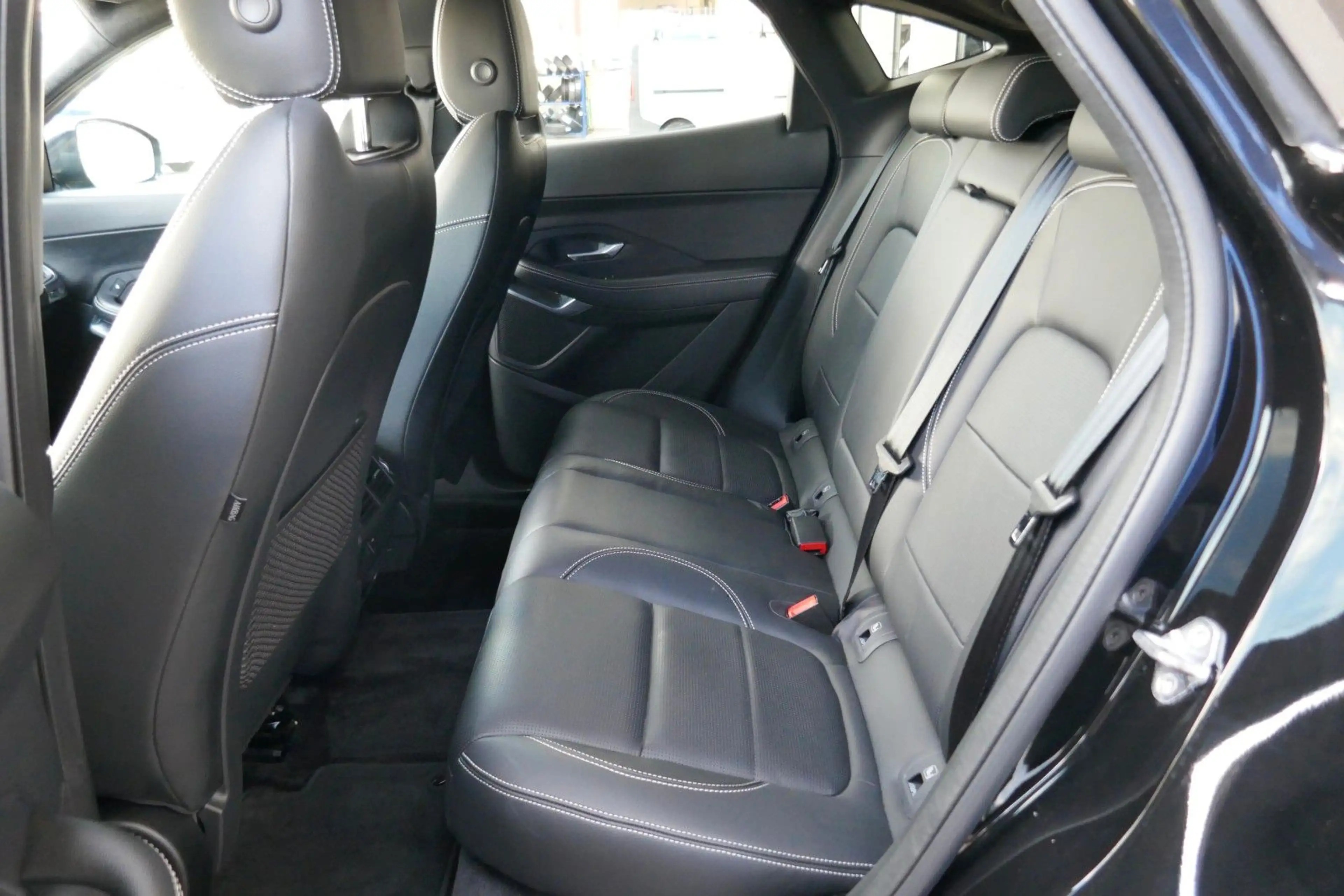 Jaguar E-Pace P200 AWD R-Dynamic 1.HAND LED LEDER — photo 14