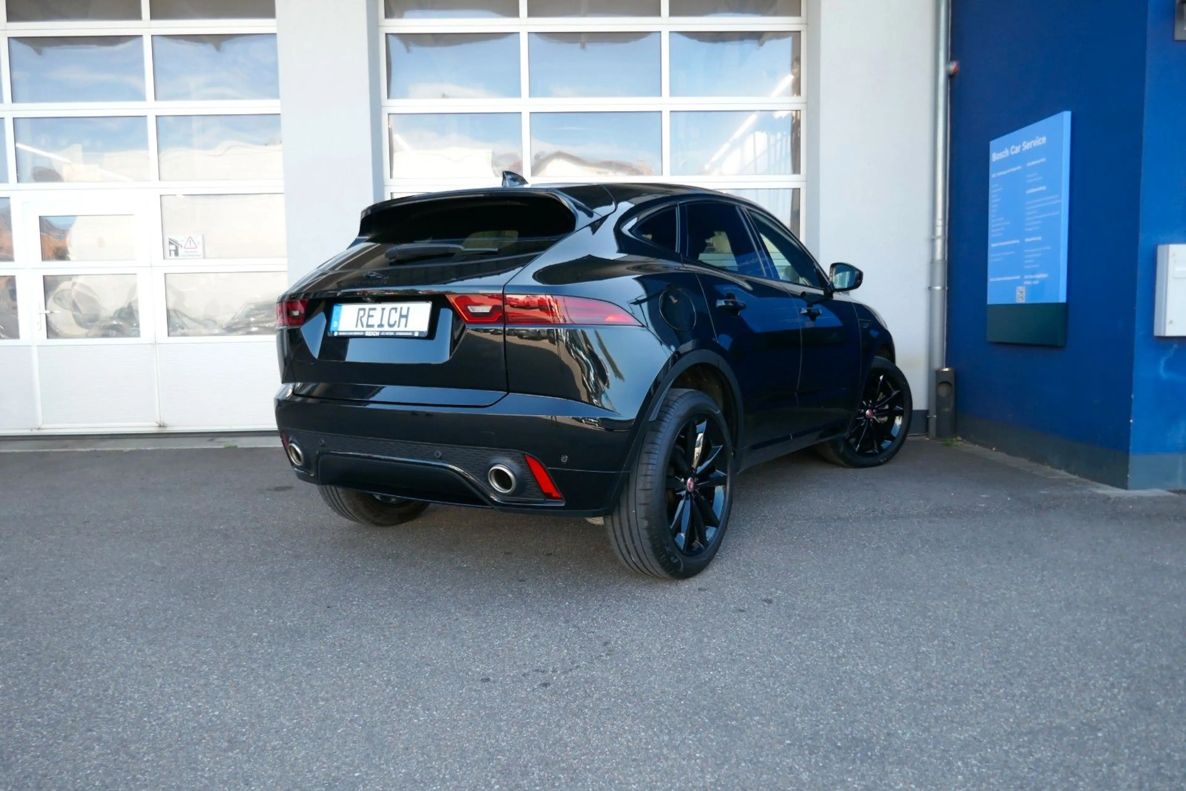 Jaguar E-Pace P200 AWD R-Dynamic 1.HAND LED LEDER — photo 4