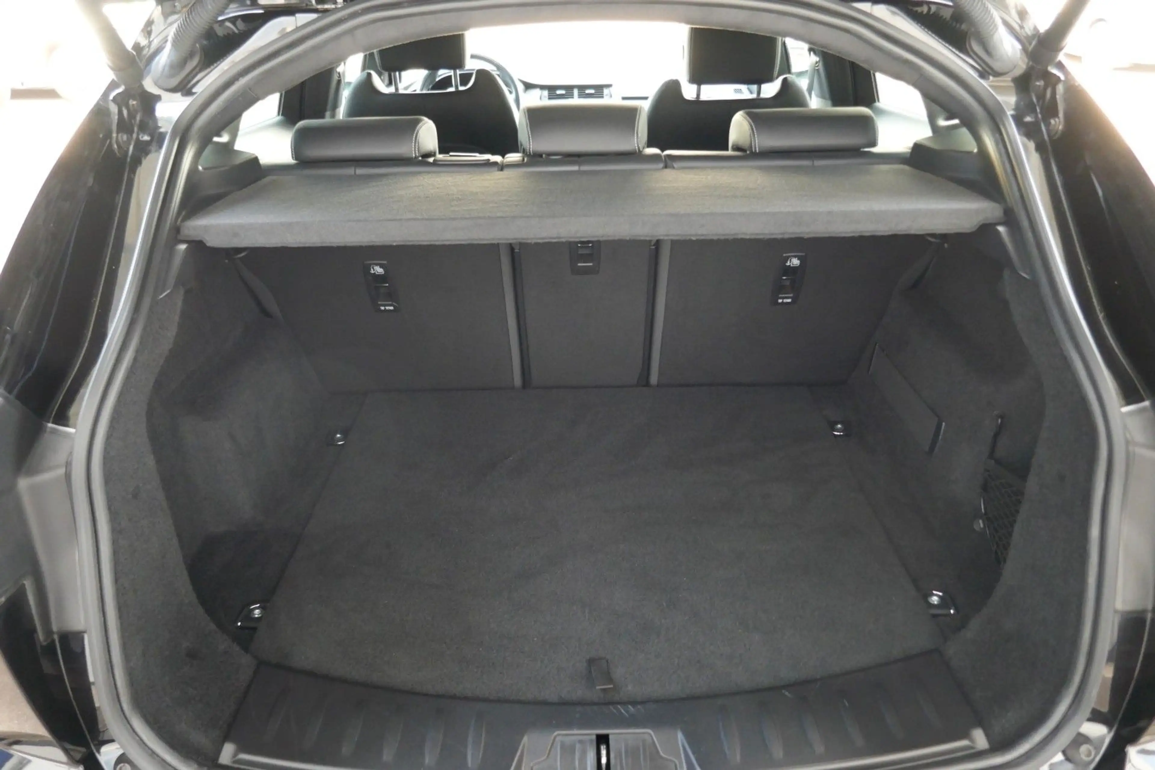 Jaguar E-Pace P200 AWD R-Dynamic 1.HAND LED LEDER — photo 15
