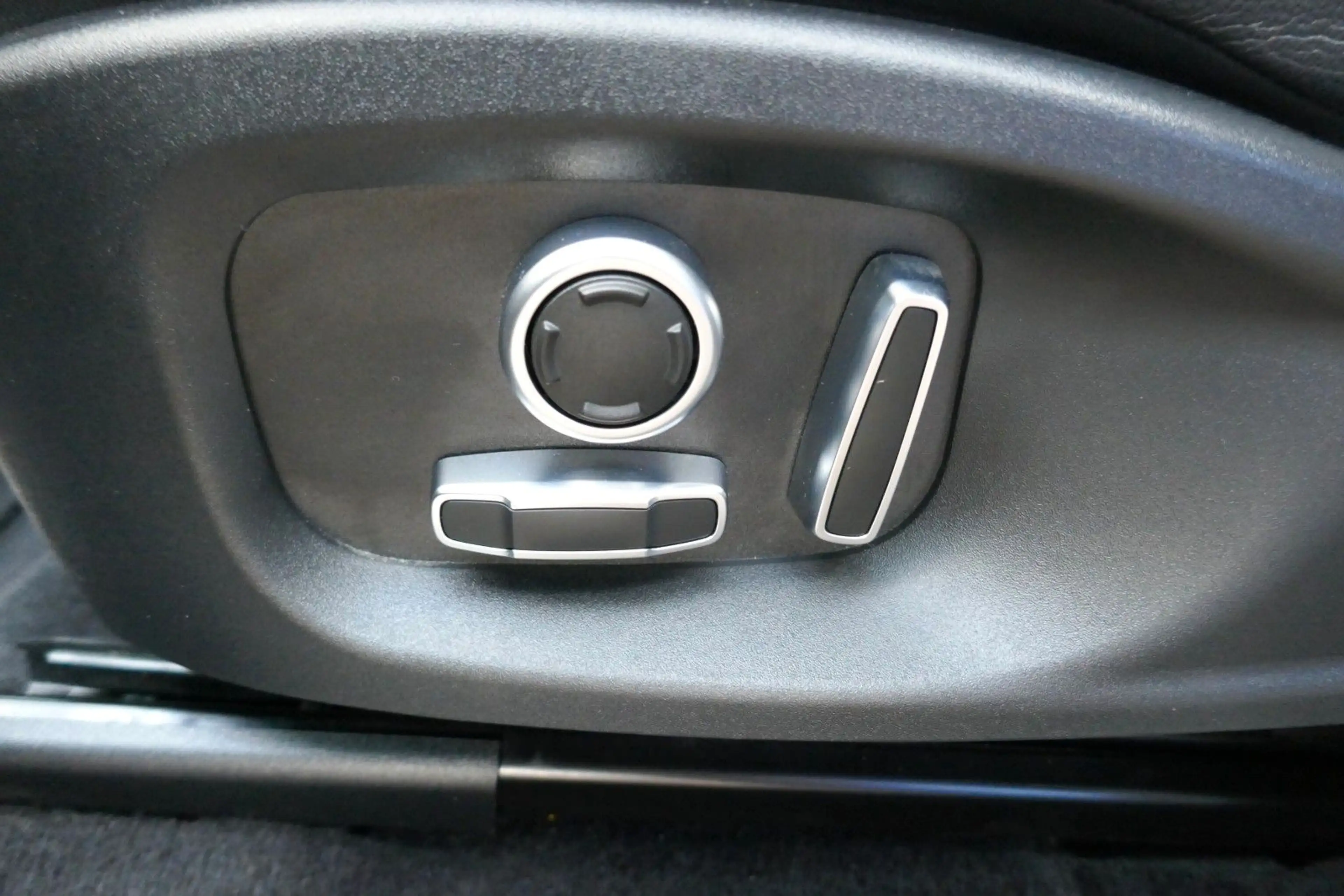 Jaguar E-Pace P200 AWD R-Dynamic 1.HAND LED LEDER — photo 6