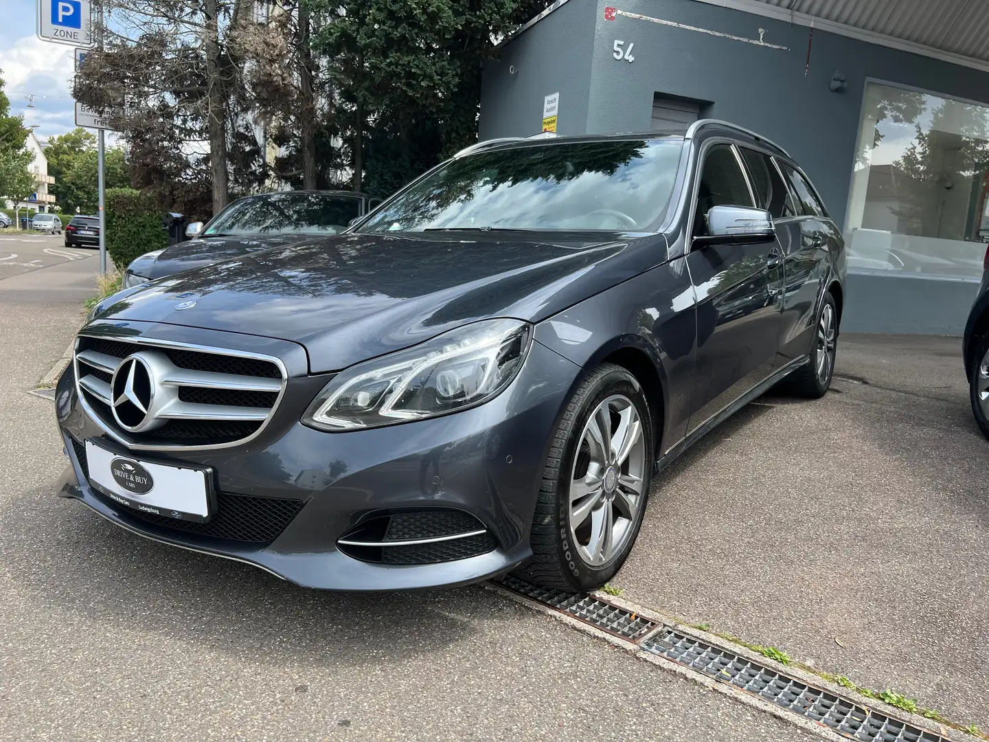 Mercedes-Benz E 220 E 220 CDI BlueEfficiency Gris - 1