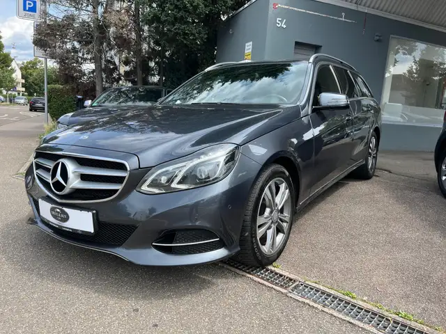 Mercedes-Benz E 220 E 220 CDI BlueEfficiency
