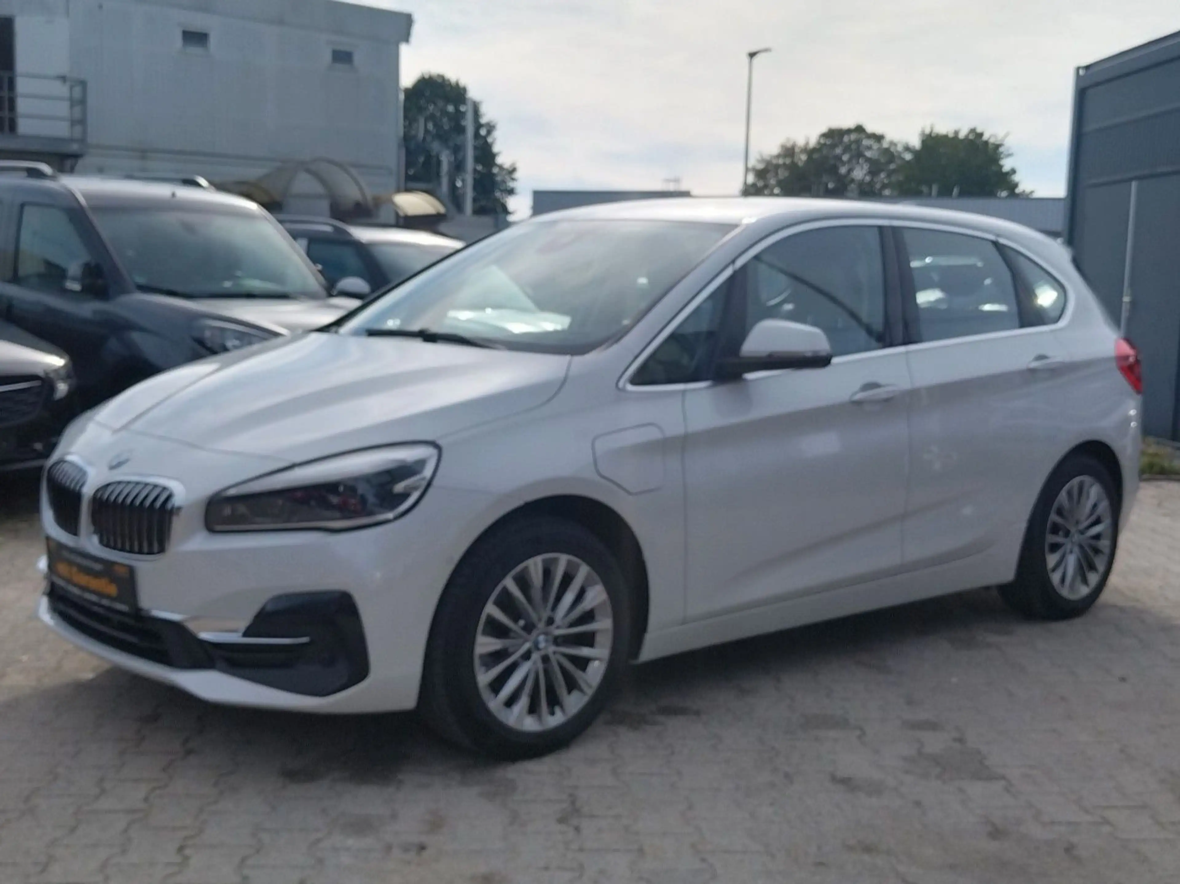 BMW 225 2 Active Tourer 225 xe Luxury Line — photo 2