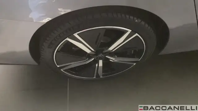 Peugeot 308 view 6