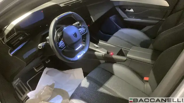 Peugeot 308 view 9