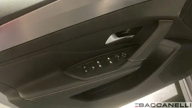 Peugeot 308 view 13
