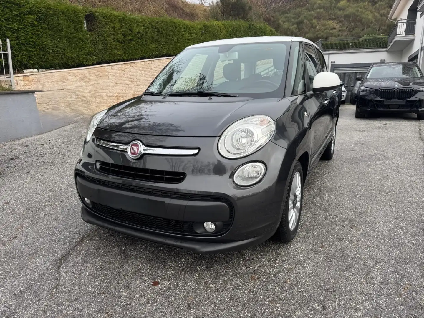 Fiat 500L 1.3 MJT 95 CV Pop Star Schwarz - 1