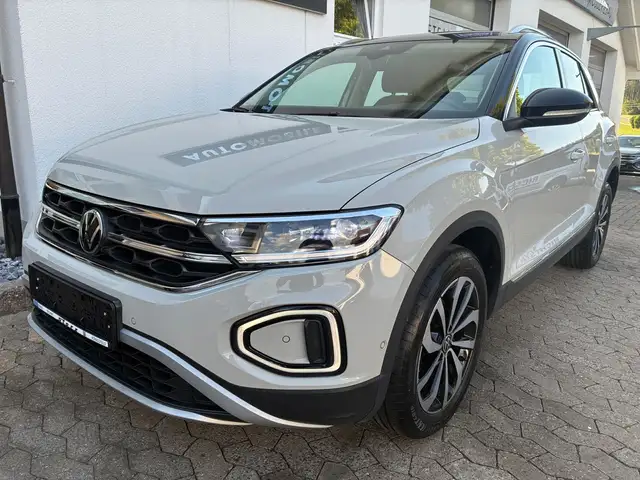 Volkswagen T-Roc view 2