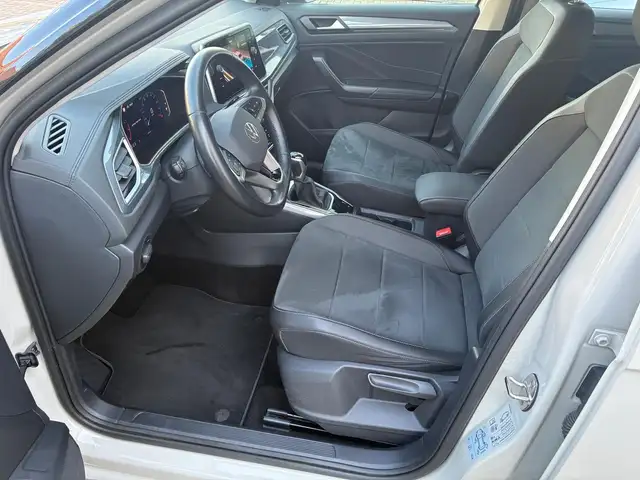 Volkswagen T-Roc view 9