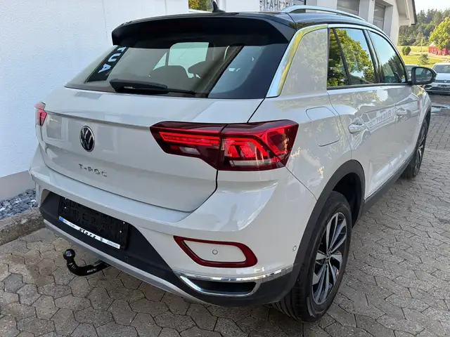 Volkswagen T-Roc view 6