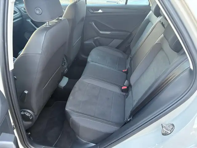 Volkswagen T-Roc view 10