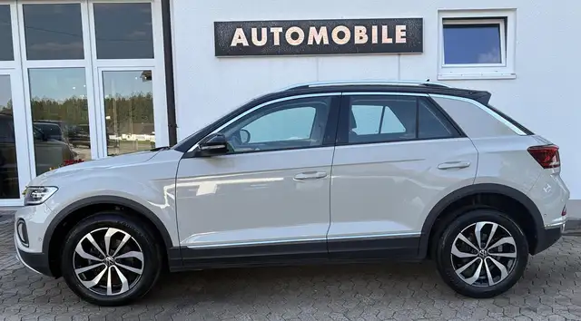 Volkswagen T-Roc view 5