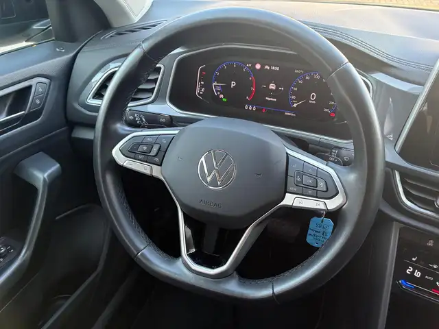 Volkswagen T-Roc view 12
