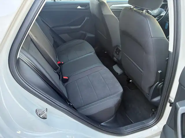 Volkswagen T-Roc view 14
