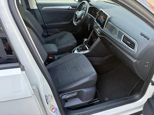 Volkswagen T-Roc view 15