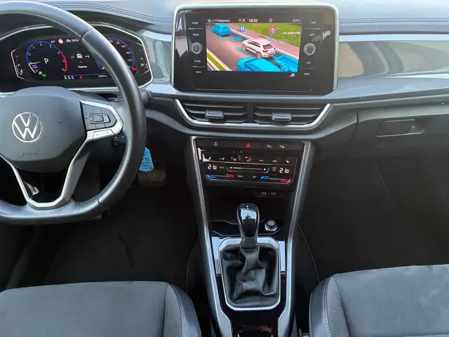 Volkswagen T-Roc view 13