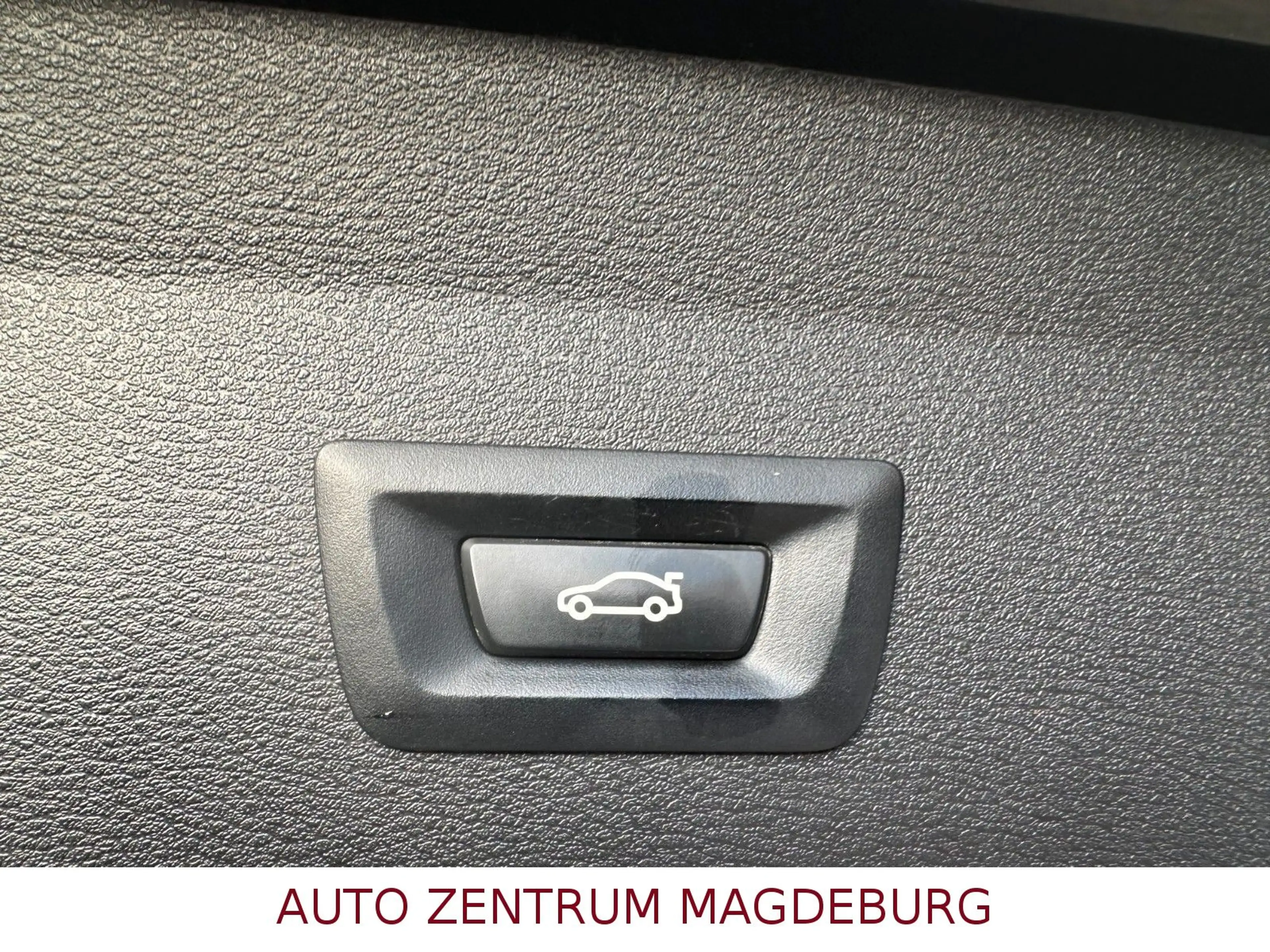 BMW X1 xDrive 20iA *M-PAKET*LED*HUD*TEMPO*NAVI*CAM* — photo 10