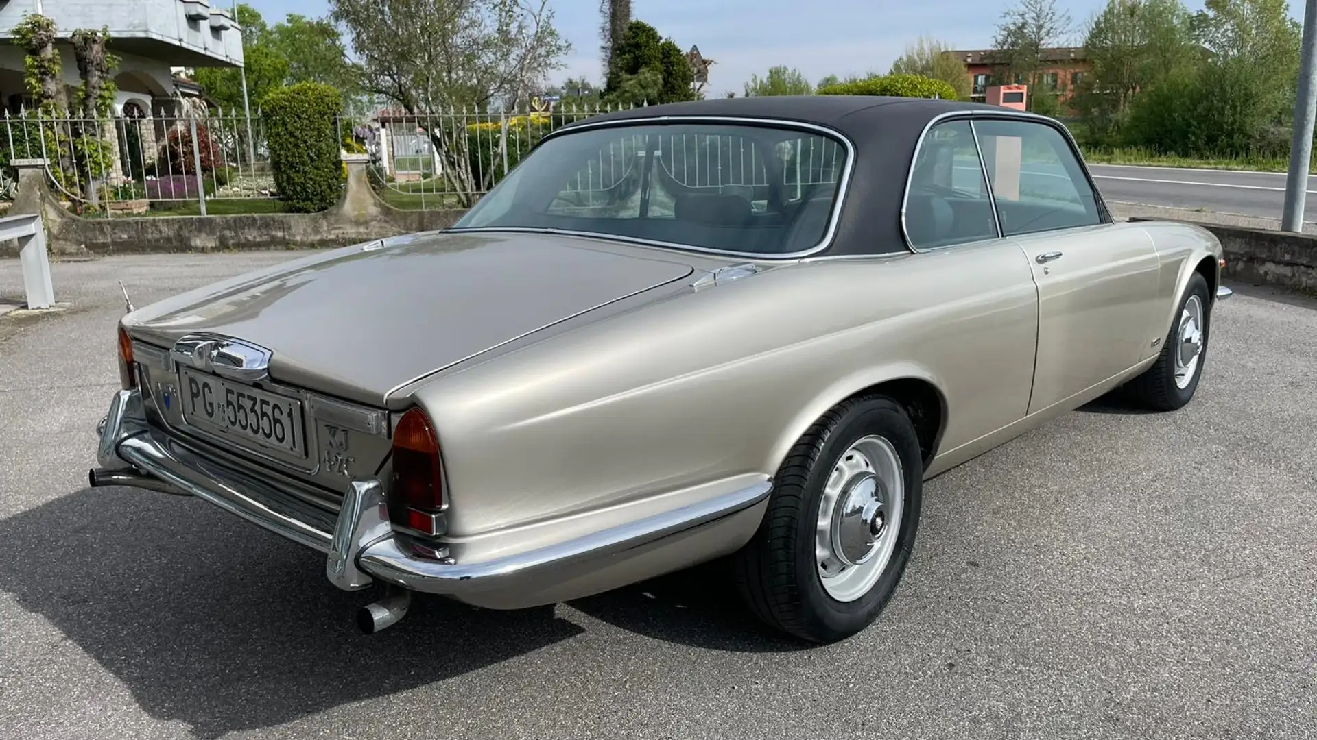 Jaguar XJ6 Jaguar XJ6 4.2 Coupé (XJ-C) Grau - 2
