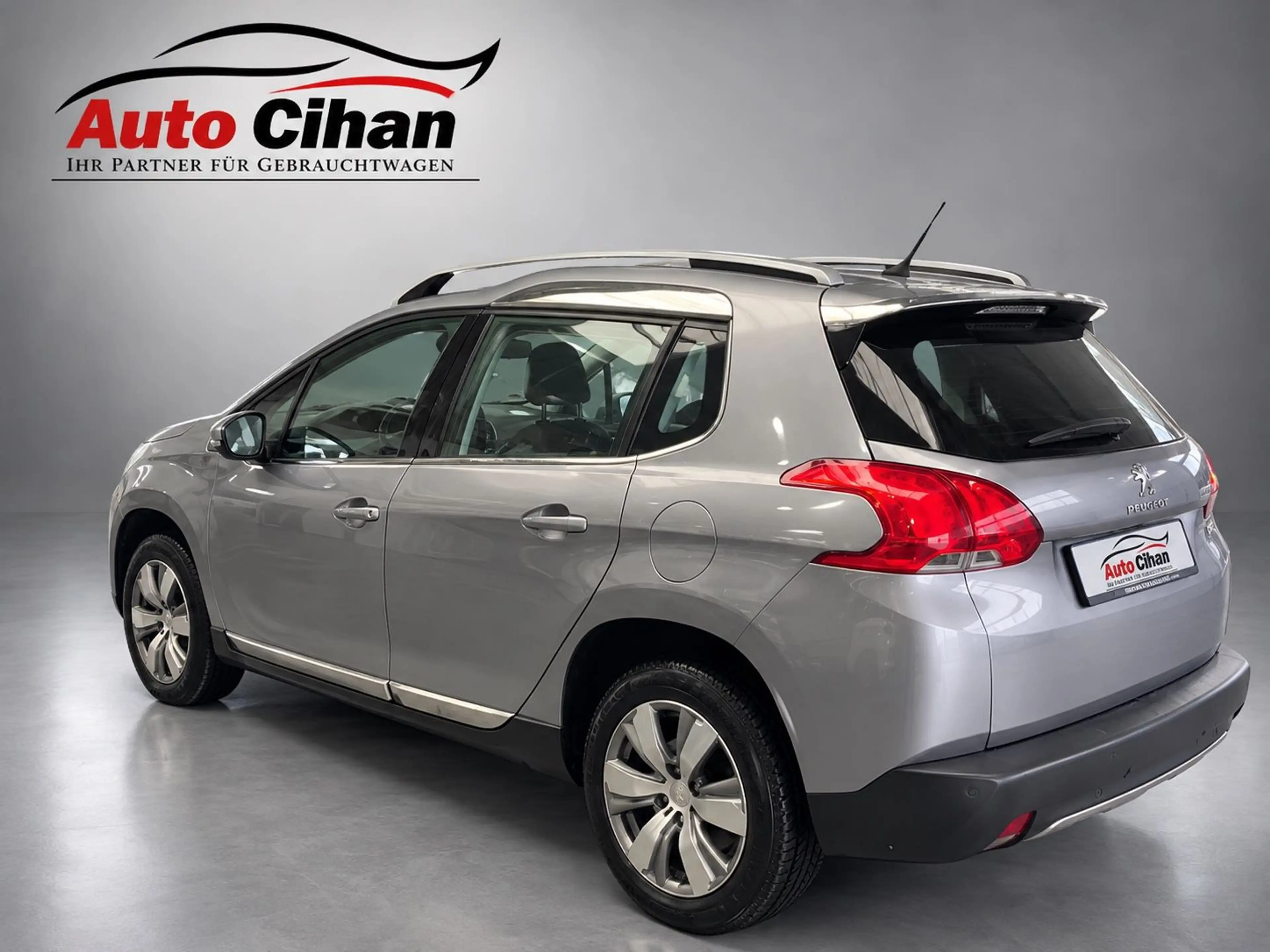 Peugeot 2008 Allure AUTOMATIK! AHK! PANO! NAVI! PDC! — photo 4