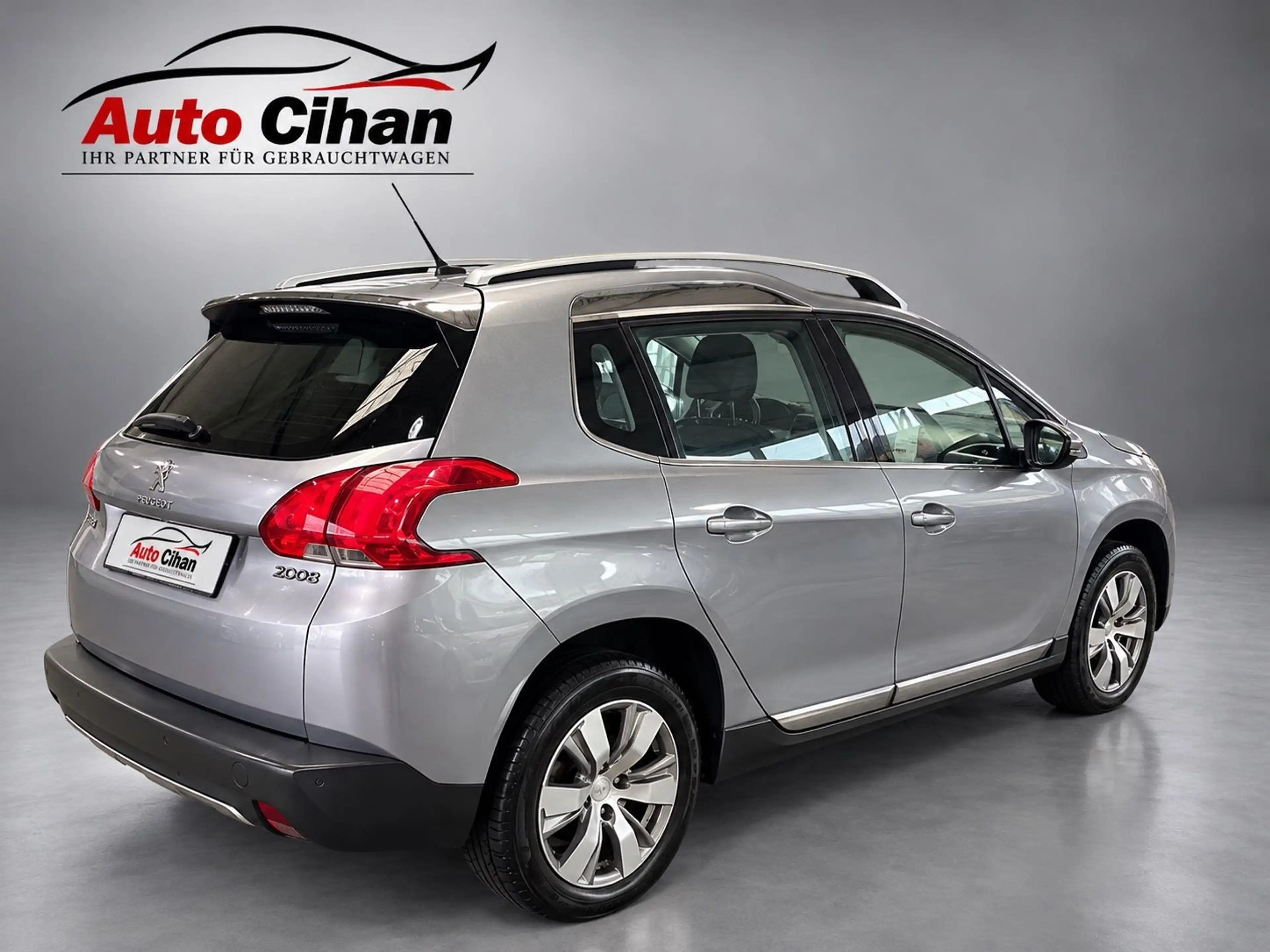 Peugeot 2008 Allure AUTOMATIK! AHK! PANO! NAVI! PDC! — photo 3