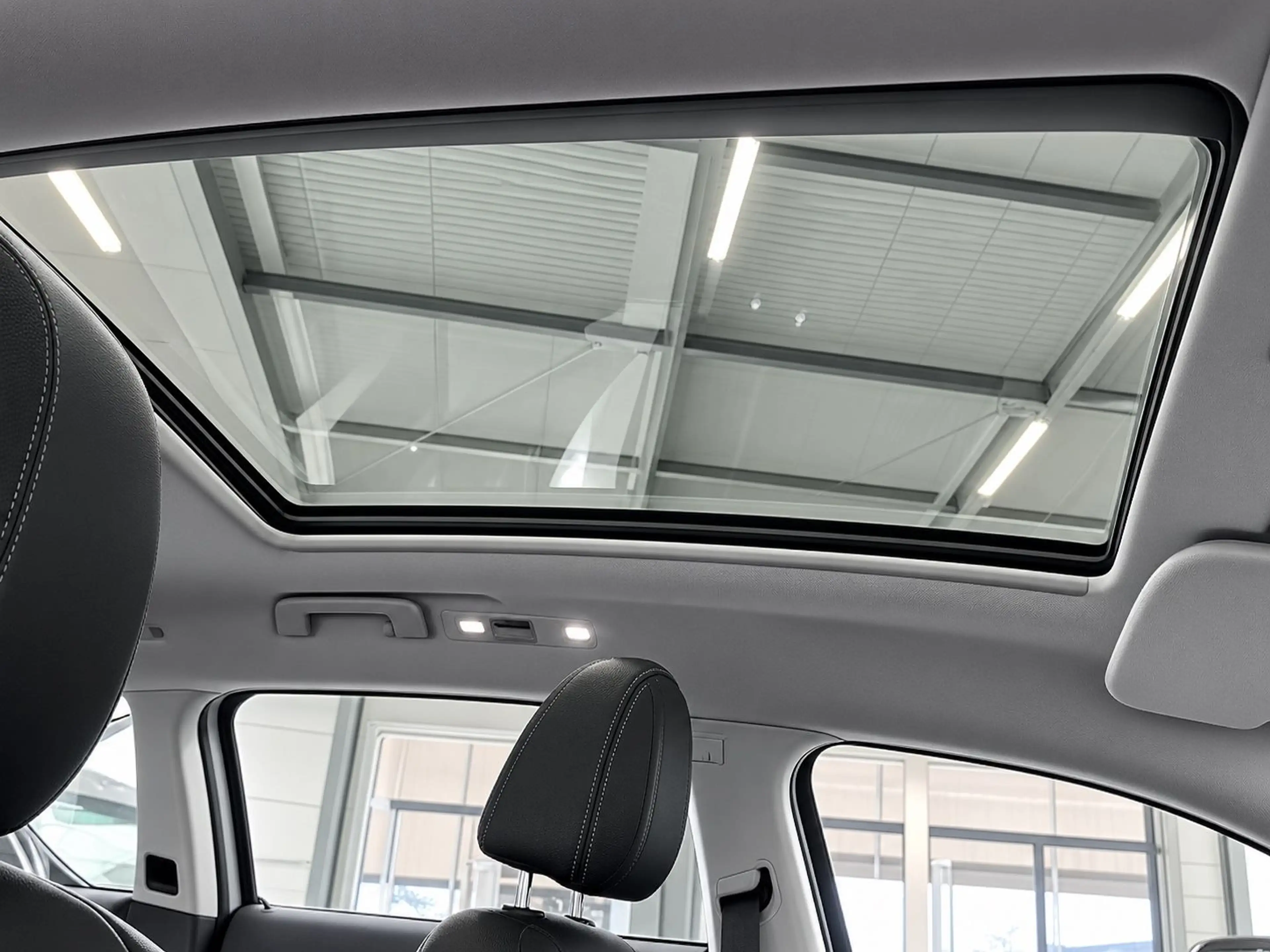 Peugeot 2008 Allure AUTOMATIK! AHK! PANO! NAVI! PDC! — photo 8