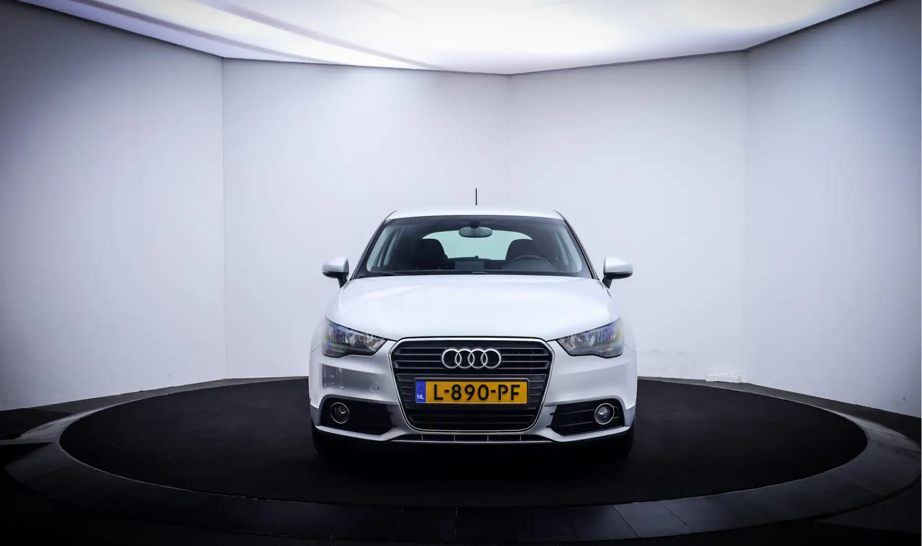 Audi A1 1.2TFSI Attraction AIRCO | BLUETOOTH | STOELVERW | Grijs - 2