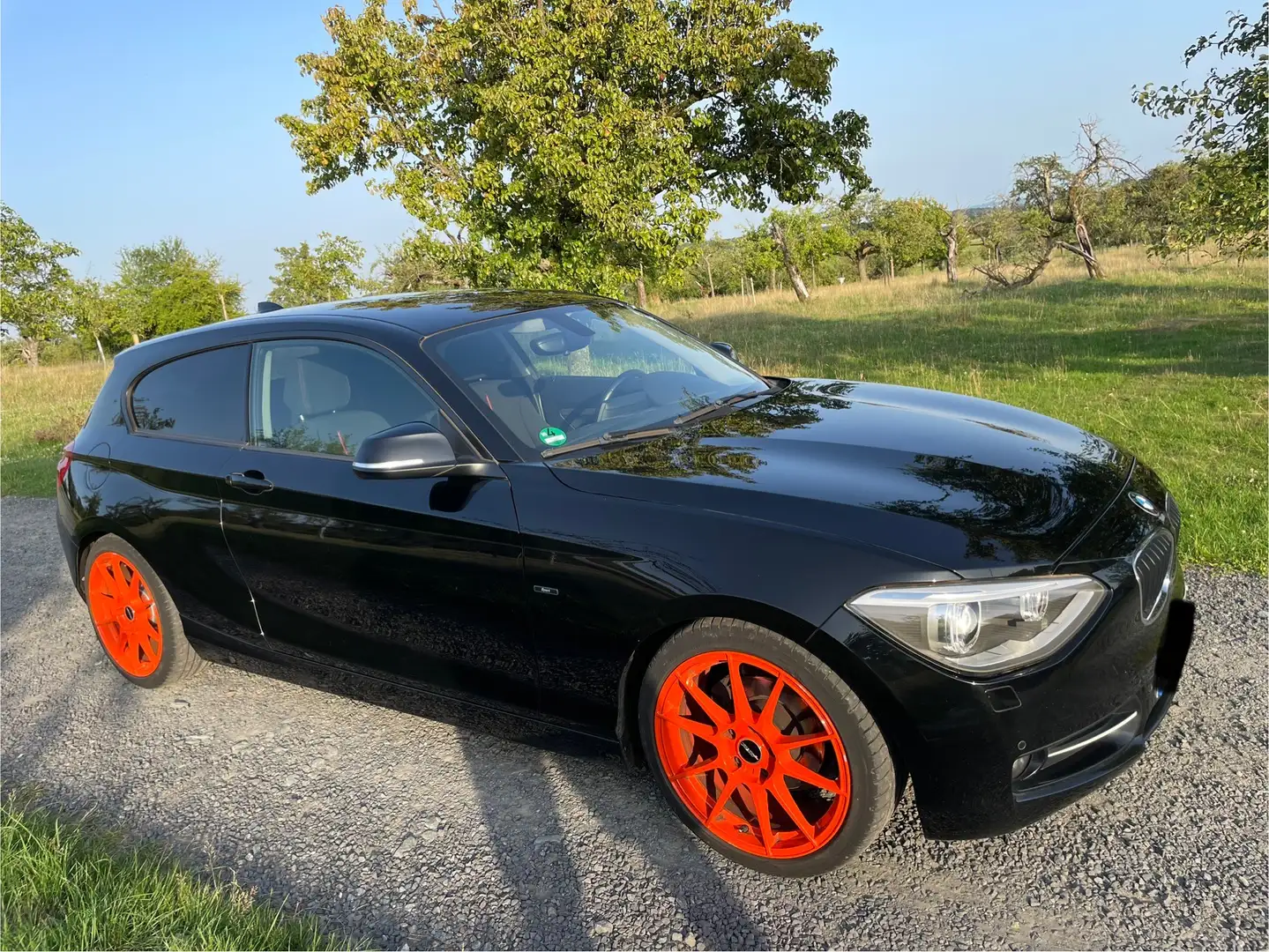 BMW 114 114 i Schwarz - 1