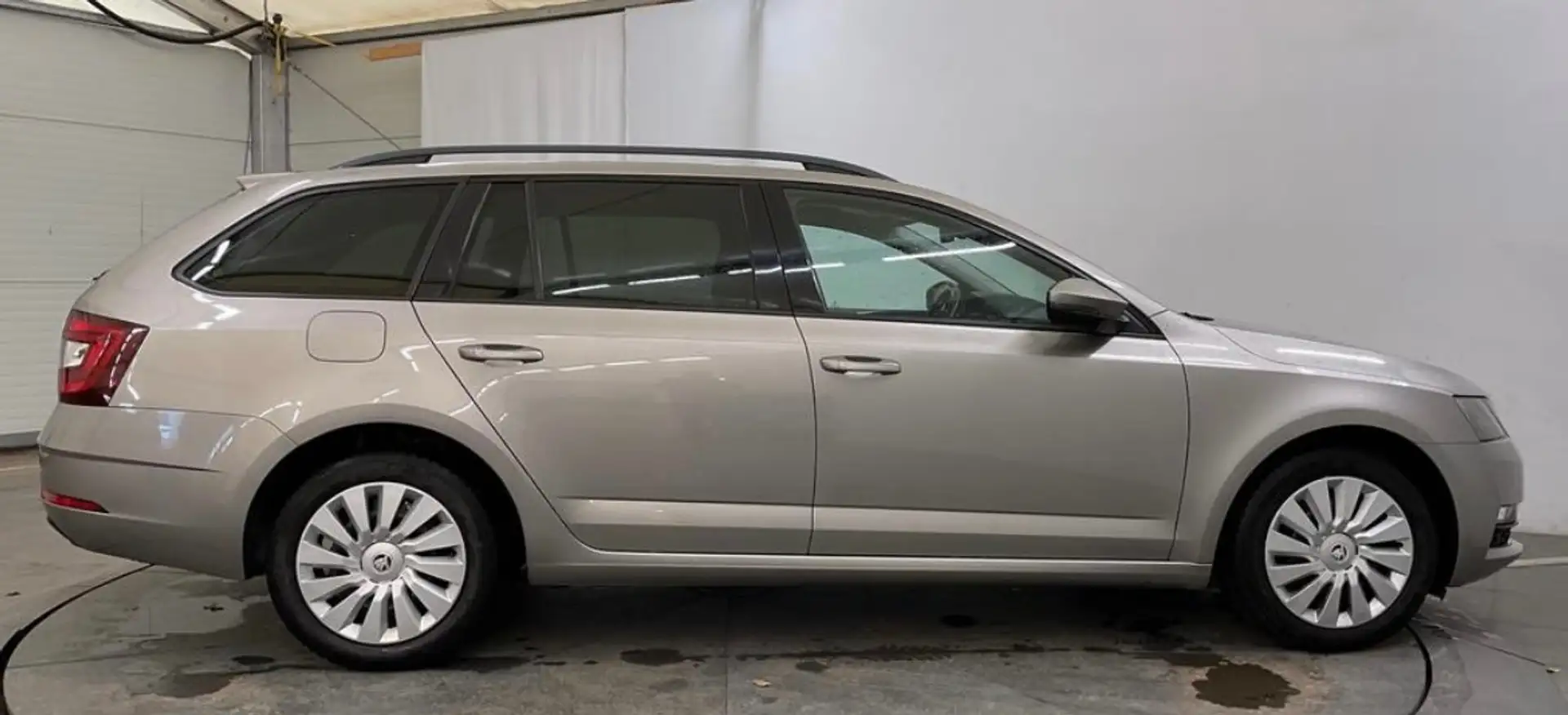 Skoda Octavia 1.6 CR TDi Ambition AUTOMATIK KLIMA NAVI 8900 HTVA Grijs - 2