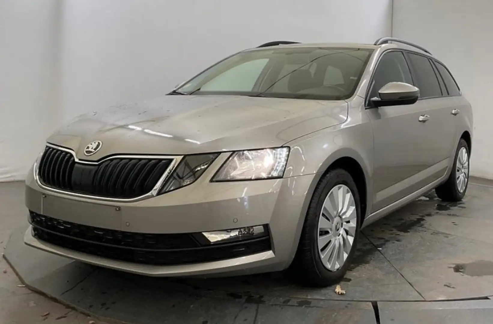 Skoda Octavia 1.6 CR TDi Ambition AUTOMATIK KLIMA NAVI 8900 HTVA Grijs - 1