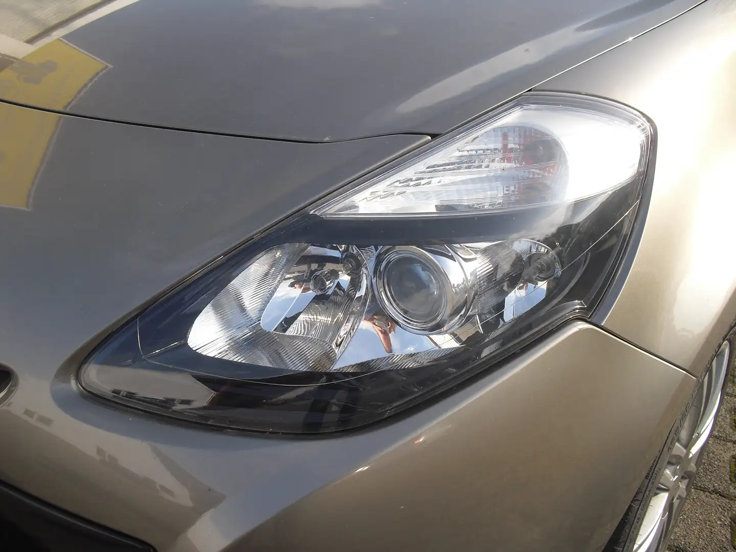 Renault Clio 1.6 16V 110 Aut. NightDay ALU Klimaauto Navi ZV Beige - 2