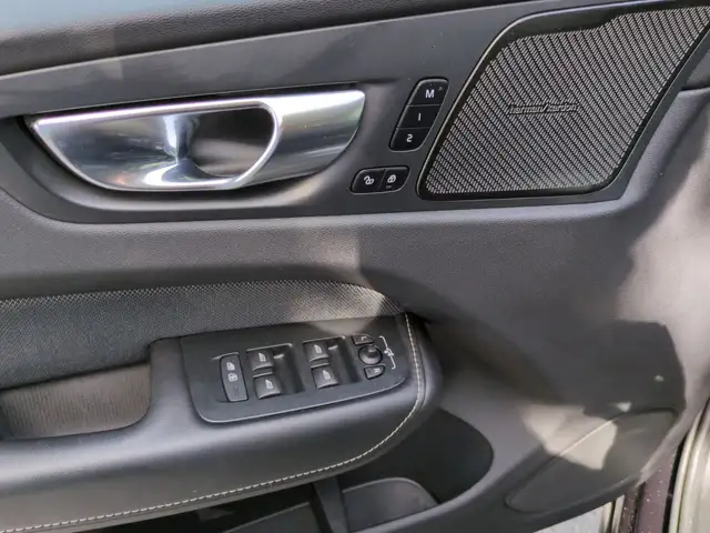 Volvo XC60 view 12
